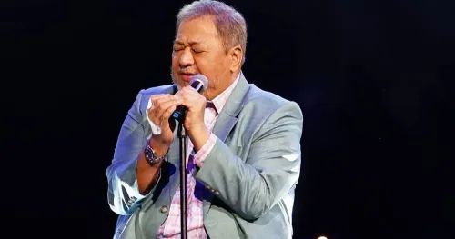 Edgar Mortiz stages concert and charms crowd