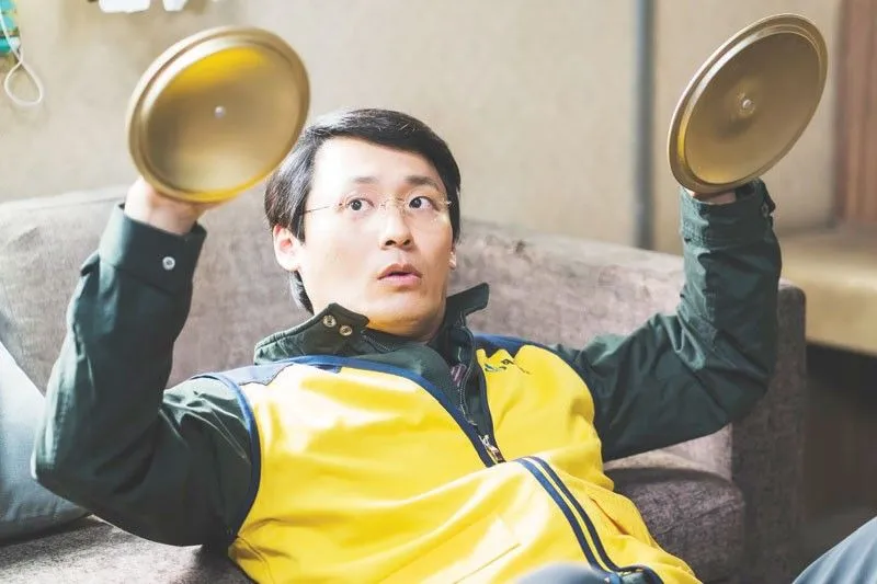 yoo-in-sik-guides-series-and.webp